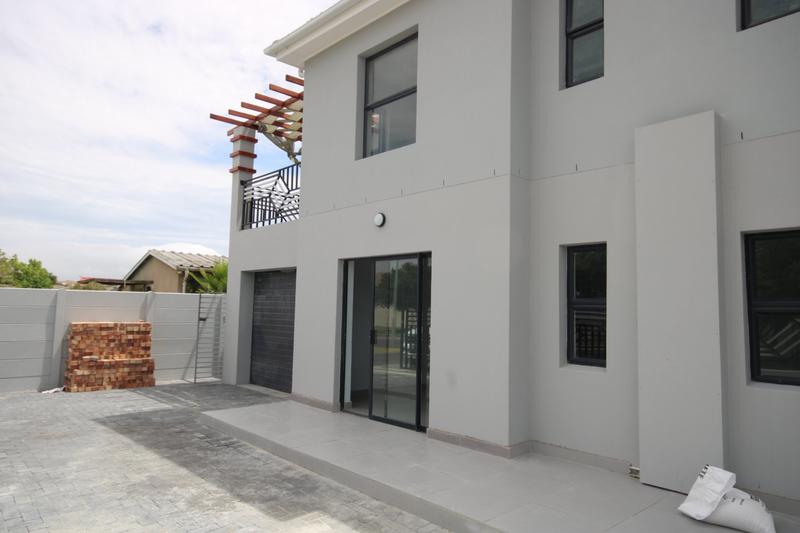 To Let 3 Bedroom Property for Rent in Sanddrift Western Cape